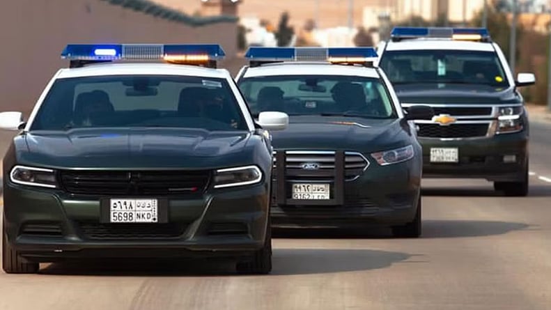 القبض على مواطن لنقله 10 مخالفين لنظام أمن الحدود بجازان
