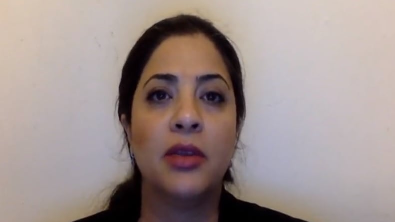 باحثة سياسية: مشاركة المرأة الإيرانية في المظاهرات يعكس الضغط الواقع عليها منذ 40 عامًا
