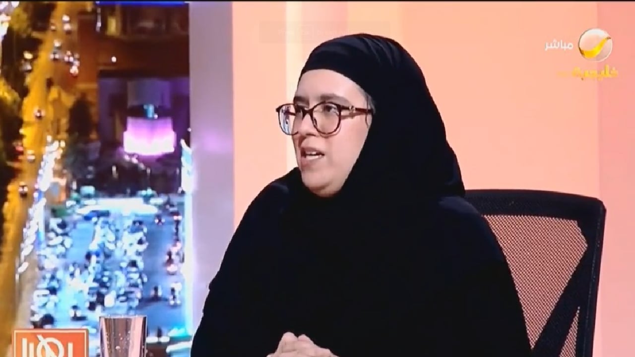 منيرة المحيش.. طالبة تبدع في الرسم رغم إصابتها بالتوحد
