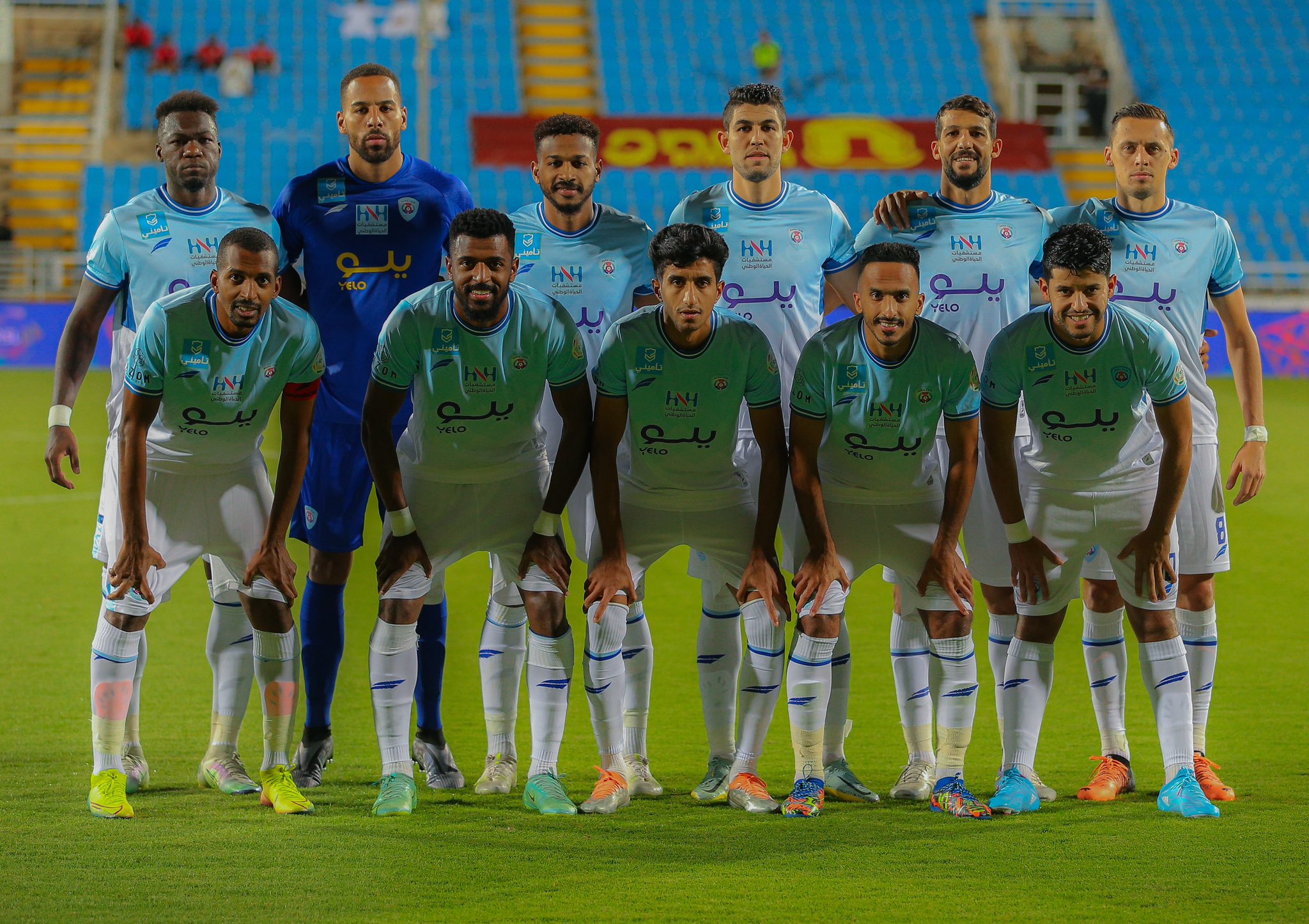 محترف أبها يطمئن الجمهور على حالته الصحية بعد فقدانه الوعي أمام التعاون