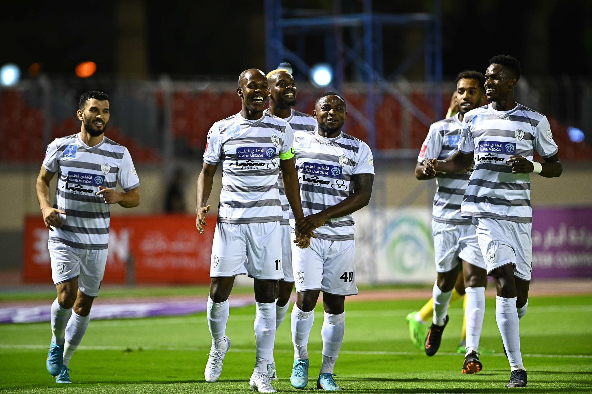 موسونا يقود الطائي للفوز على الخليج بدوري المحترفين