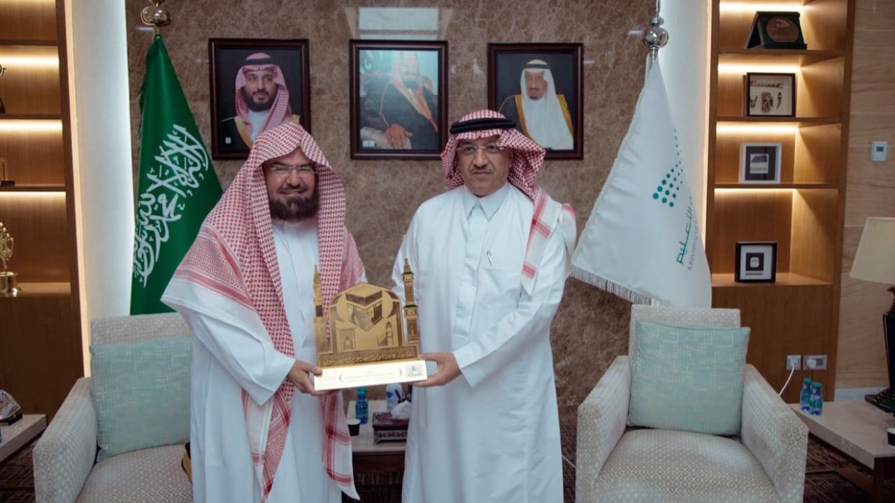 الرئيس العام لشؤون الحرمين يلتقي وزير التعليم لبحث مجالات التعاون المشترك