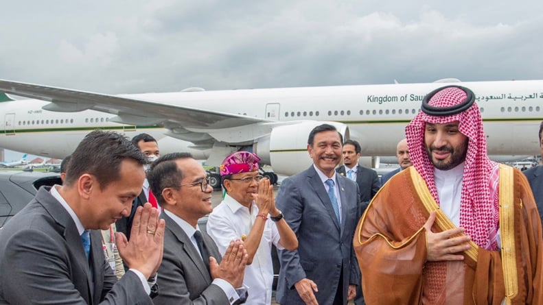 بالصور.. ولي العهد يغادر إندونيسيا بعد رئاسة وفد المملكة في قمة العشرين
