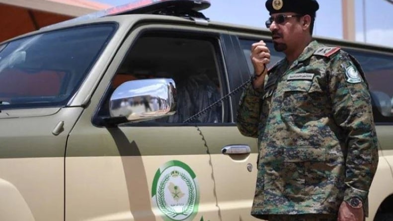 ضبط مواطن لنقله 5 يمنيين مخالفين لنظام أمن الحدود بالعارضة
