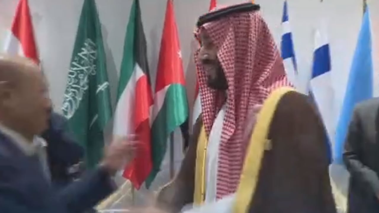 بالفيديو.. استقبال حافل لولي العهد لحظة وصوله مقر قمة المناخ بشرم الشيخ
