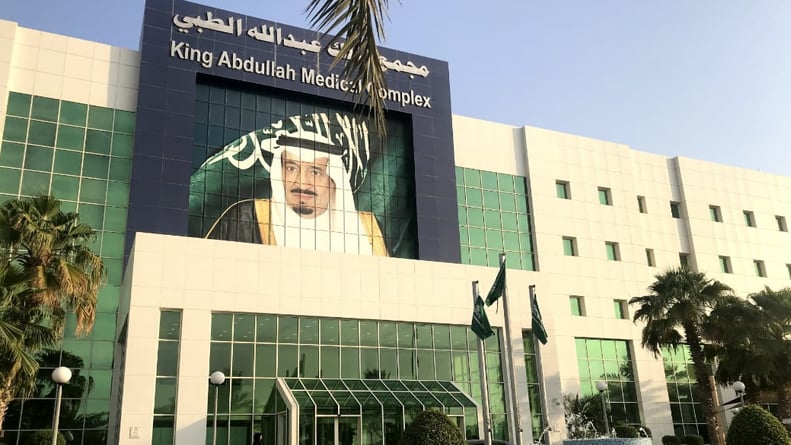 إنقاذ أم وجنينها من الوفاة بعد تحرير المشيمة بعملية استغرقت 4 ساعات
