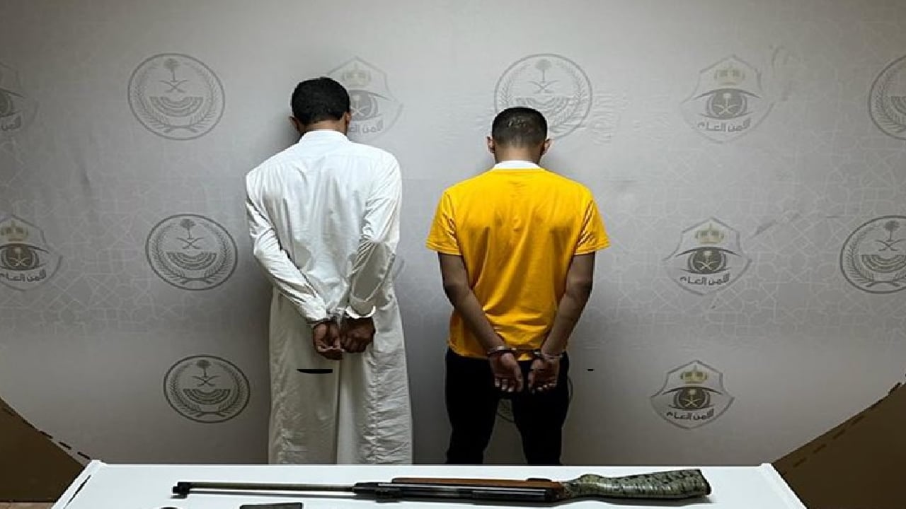القبض على مواطنَين لنقلهما وإيوائهما 6 مخالفين لنظام أمن الحدود بالمدينة

