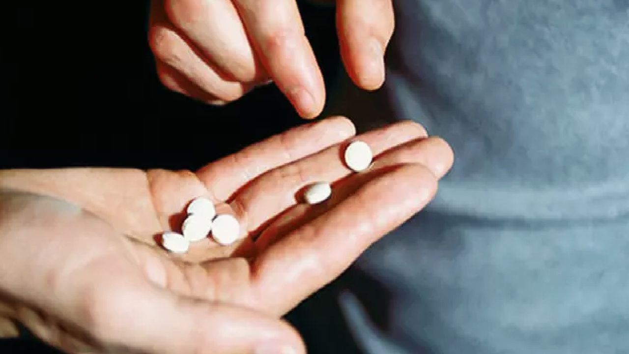 تدمر المخ والأعصاب.. عالم مسرطنات يحذر من أدوية تسبب الإدمان