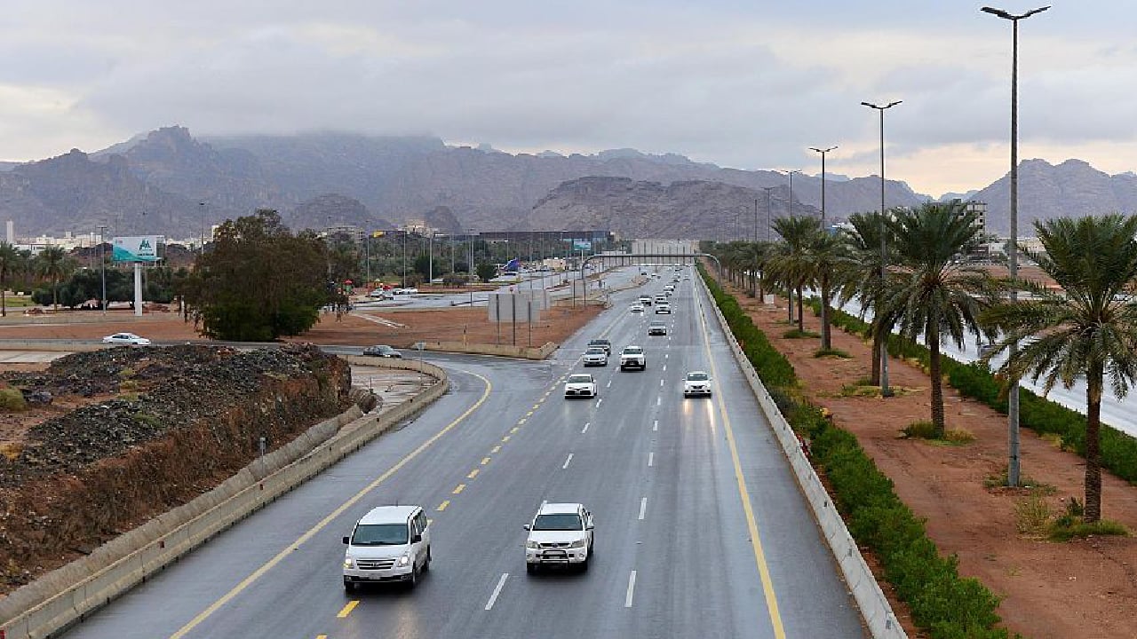 محلل بـ«الأرصاد»: أمطار غزيرة على مناطق بالمملكة خلال ساعات

