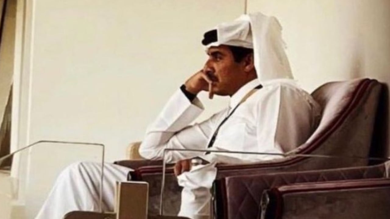 صورة متداولة توثق مشاعر أمير قطر بعد خسارة العنابي أمام السنغال
