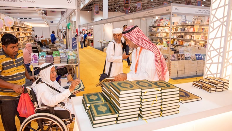 زوار معرض «الشؤون الإسلامية» بالشارقة يشيدون بجهود المملكة ورسالتها في خدمة كتاب الله
