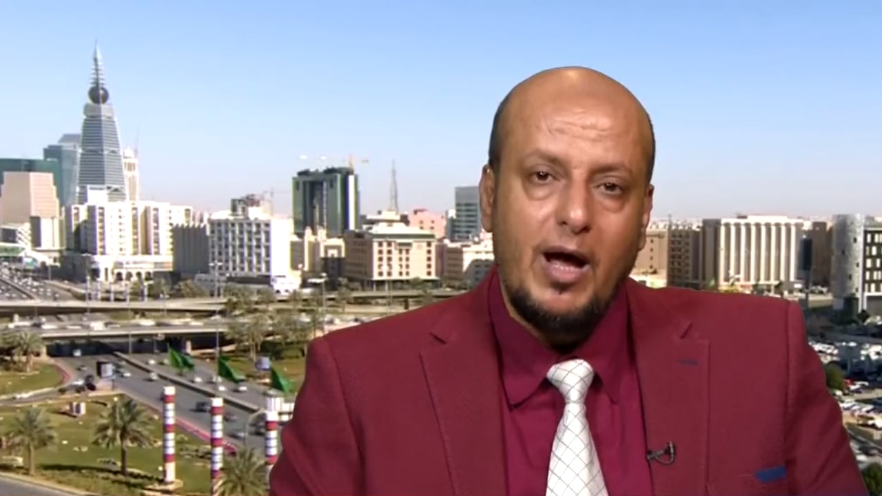 بالفيديو.. حقوقي يمني: الحوثيون يستخدمون سيارات أممية بأغراض عسكرية 

