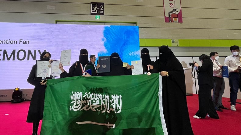 مستفيدات جمعية مساعي يخطفن الذهب في معرض سيئول الدولي للاختراعات
