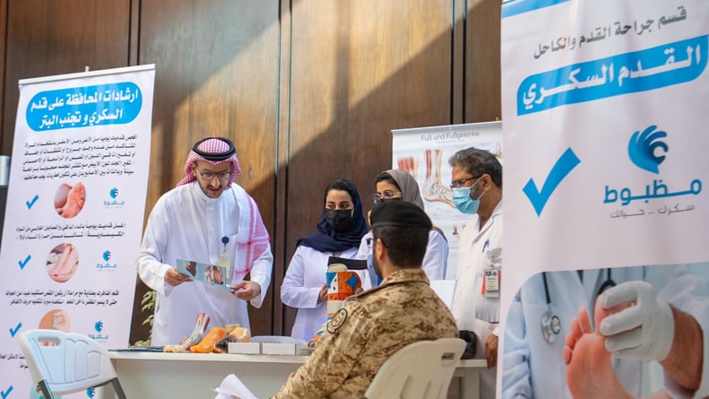 بالصور.. الحرس الوطني يتفاعل مع اليوم العالمي للسكري بحملة فحوصات لمنسوبيه
