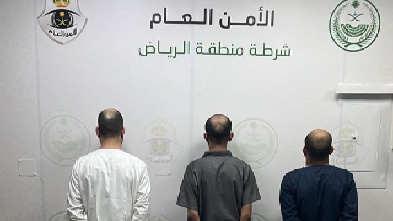 الإطاحة بمقيم ومواطنين في الرياض سرقوا مركبات وحجبوا خاصية التتبع فيها
