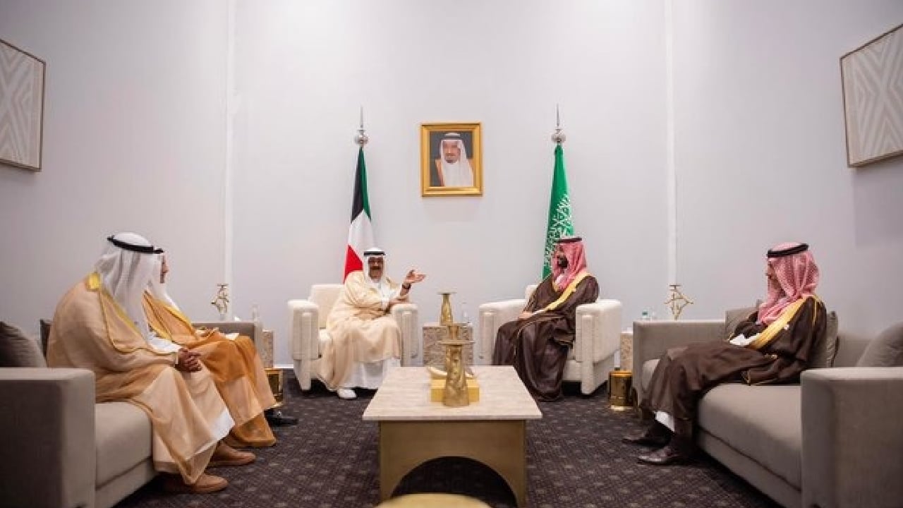 الأمير محمد بن سلمان يستعرض مع ولي عهد الكويت جهود مواجهة التغير المناخي
