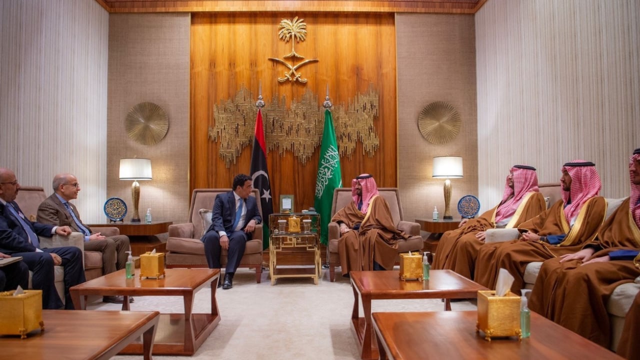 ولي العهد يبحث مع المنفى آخر المستجدات على الساحة الليبية 