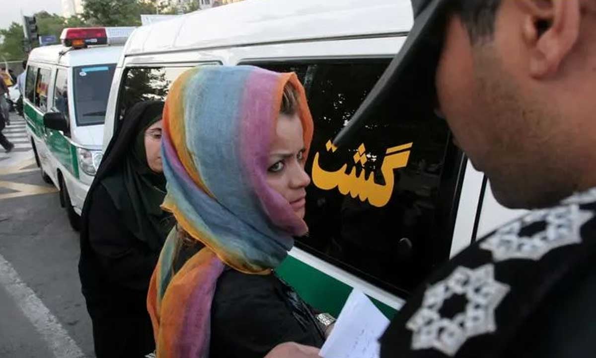 رغم حل شرطة الأخلاق.. نائب إيراني يقترح تجميد الحسابات البنكية لغير المحجبات 