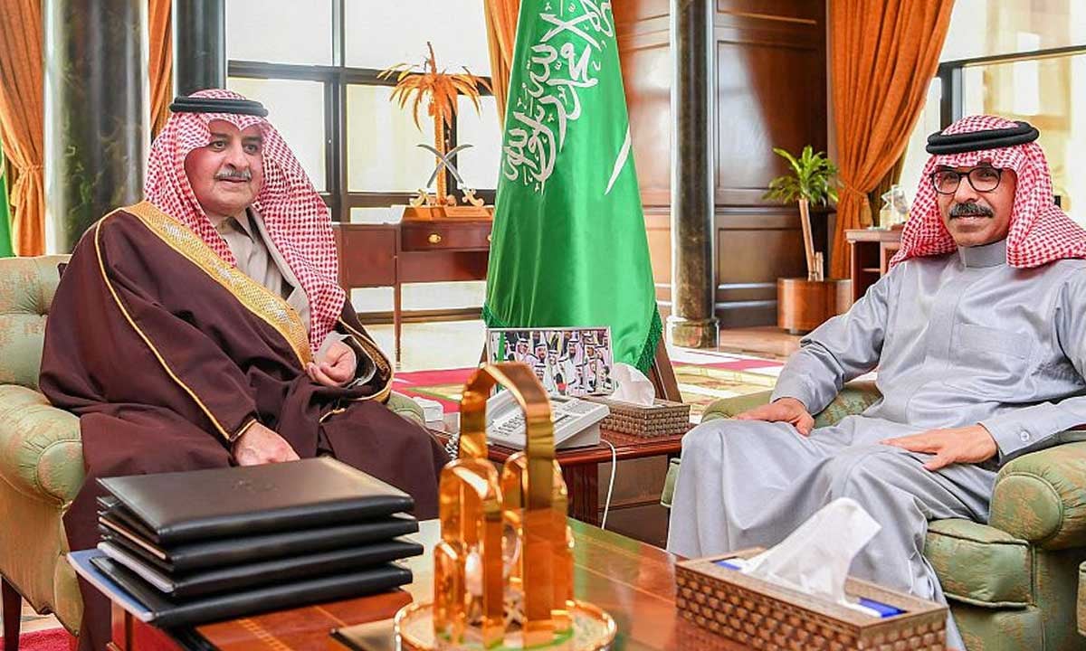 أمير تبوك يطِلع على تقرير بآخر المستجدات في مشروع «نيوم»