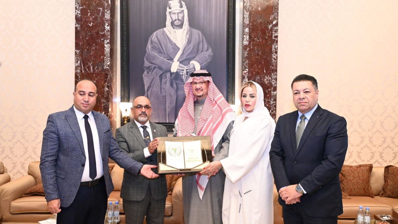 الأمير فيصل بن تركي يحصل على الجائزة الدولية لصناع التنمية والسلام لعام 2022