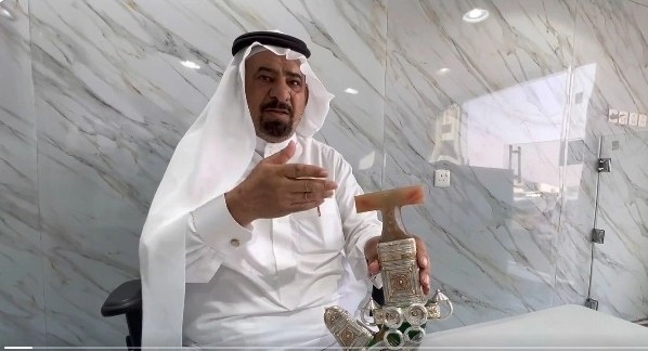يصل سعر بعضها لمليون ريال.. عائلة آل شويل بعسير تتخصص في صنع الجنبية منذ 150 عامًا 