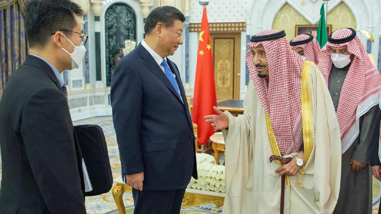 الرئيس شي يدعو خادم الحرمين لزيارة الصين.. والملك سلمان يقبل الدعوة
