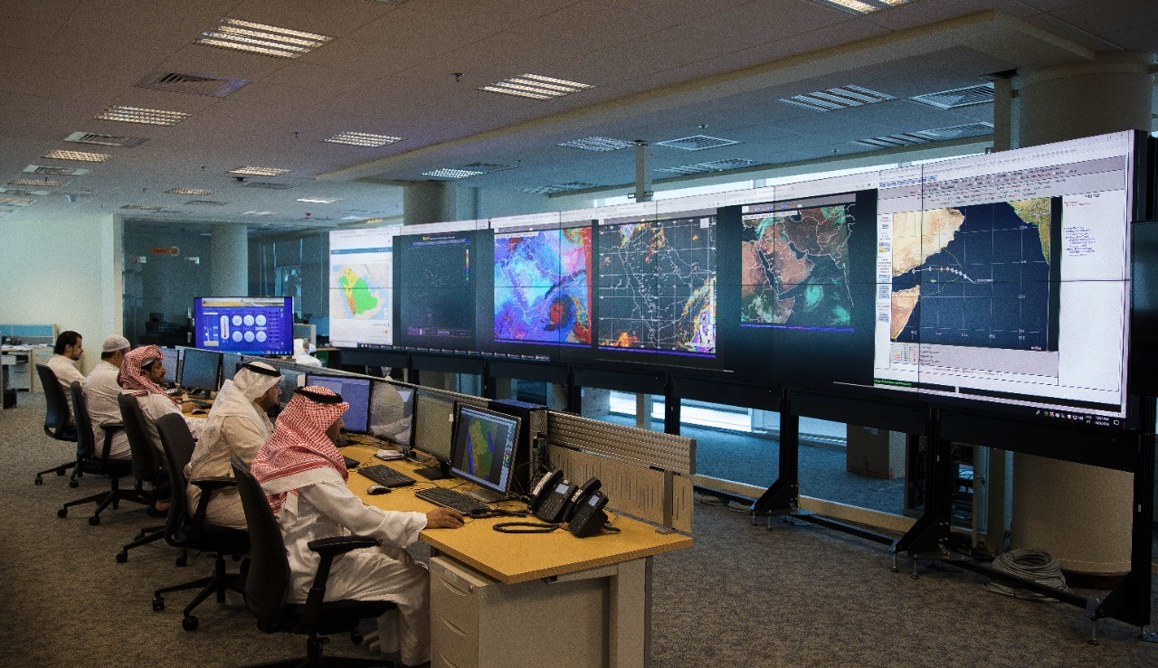 «الأرصاد»: استمرار هطول الأمطار وجريان السيول على 3 مناطق