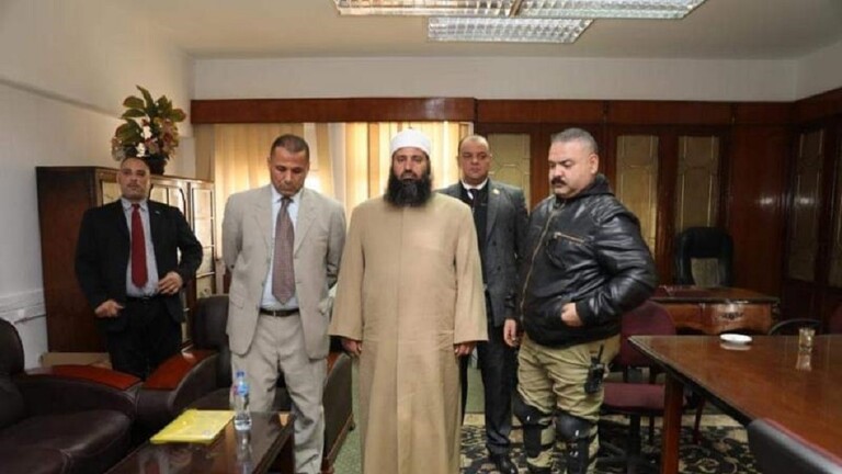 القبض على مأذون في مصر طالب الشباب بالزواج قبل صدور قانون الأحوال الشخصية الجديد