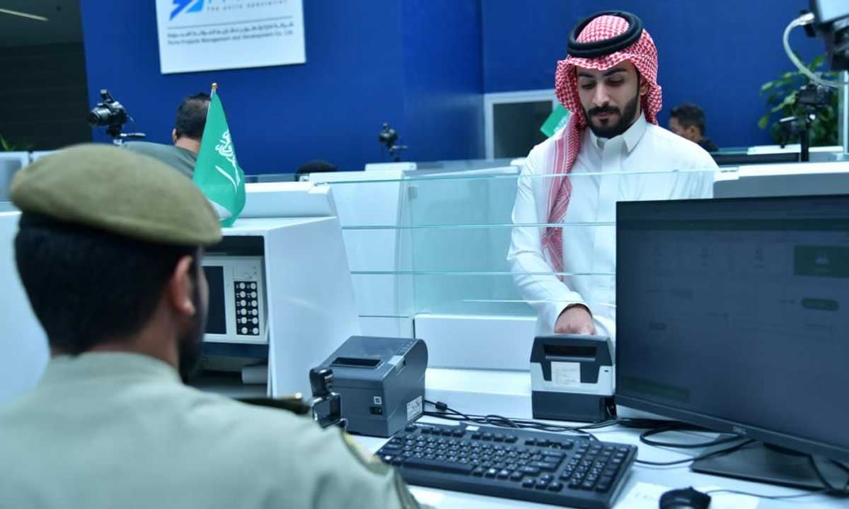 الجوازات: 3 عقوبات تنتظر أي صاحب عمل يوظف عمالته لدى الغير