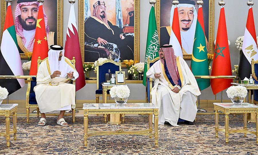 بالفيديو.. وصول أمير قطر وملك البحرين للرياض