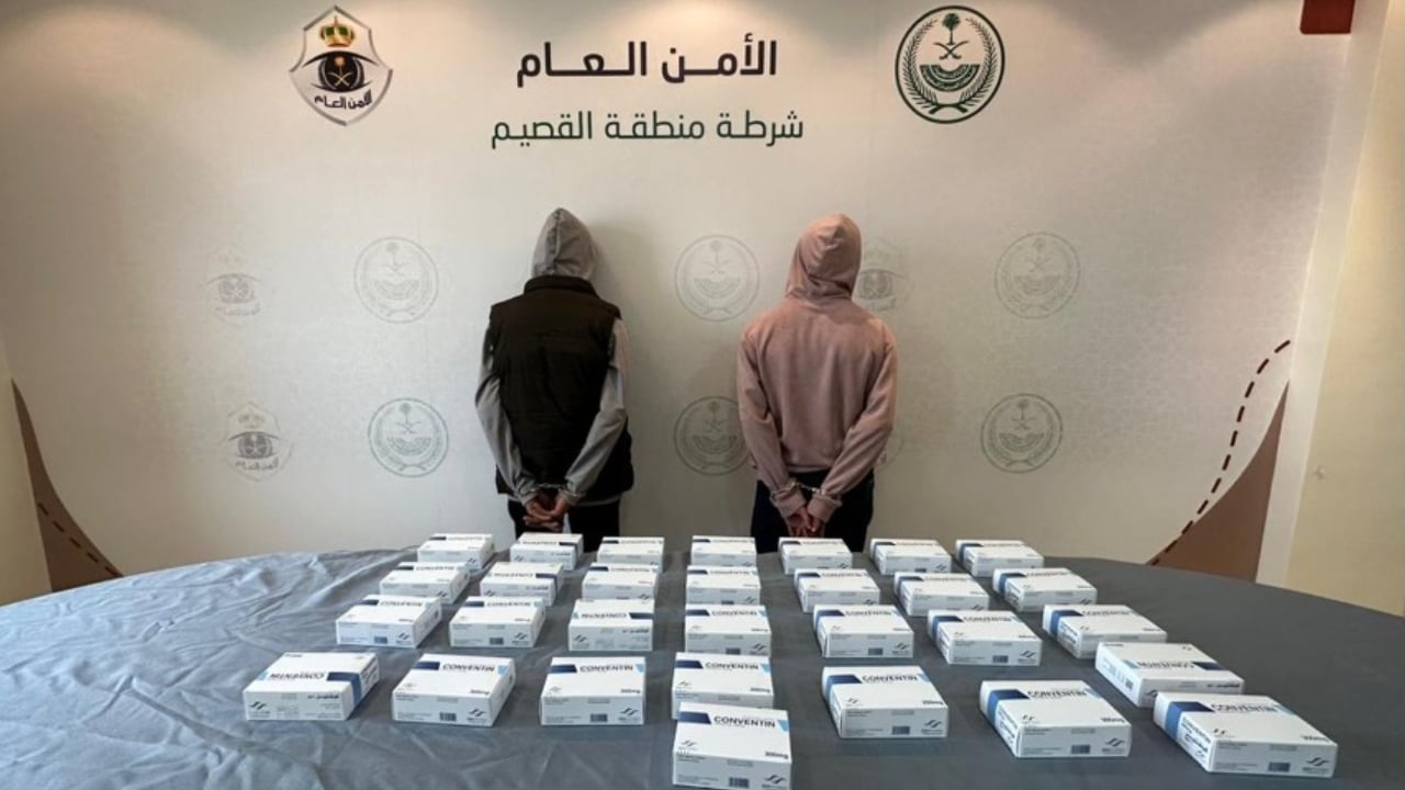  القبض على مواطنين بالقصيم بحوزتهما 900 قرص خاضع لتنظيـم التداول الطبي