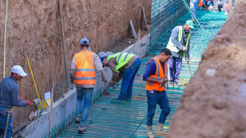 تنفيذ مشروع لتصريف مياه السيول بطول 1240 مترًا بطريق الملك خالد في الطائف