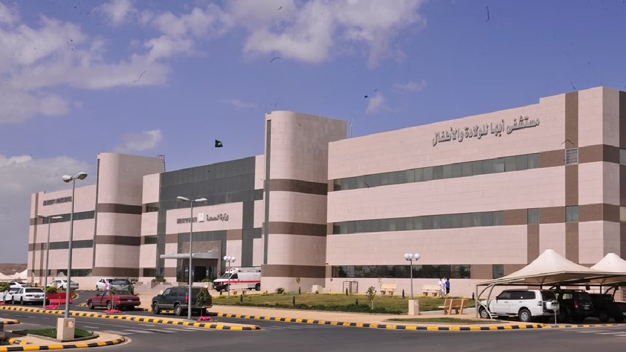 معالجة حالة انحراف شديد بالعمود الفقري لطفلة تعاني تأخر النمو في عسير
