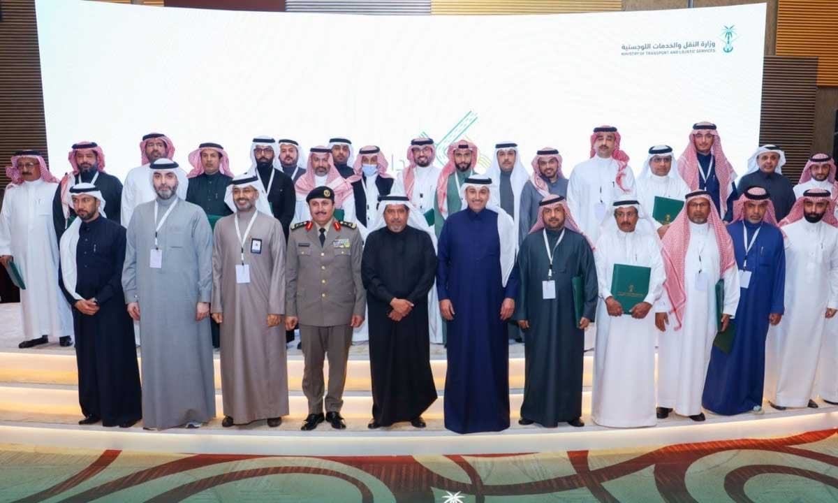 أول جهة حكومية.. «النقل» توقع «62 عقد أداء» لصيانة الطرق مع شركات القطاع الخاص 