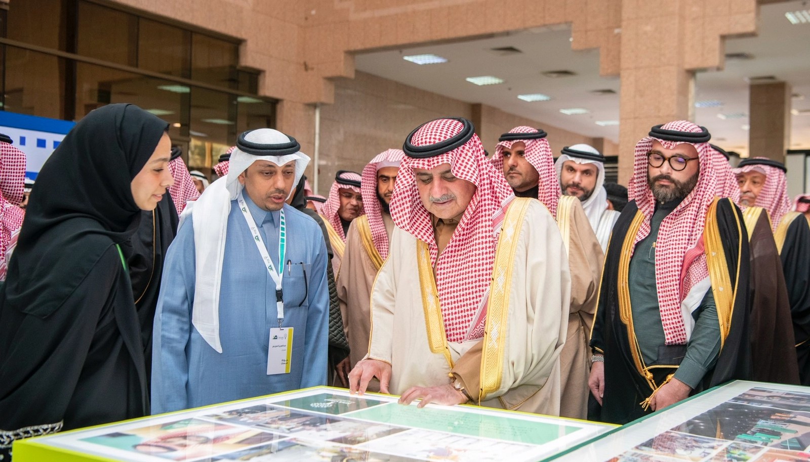 بالصور.. أمير تبوك يدشن انطلاقة جولة العروض التعريفية لمؤسسة "مسك"