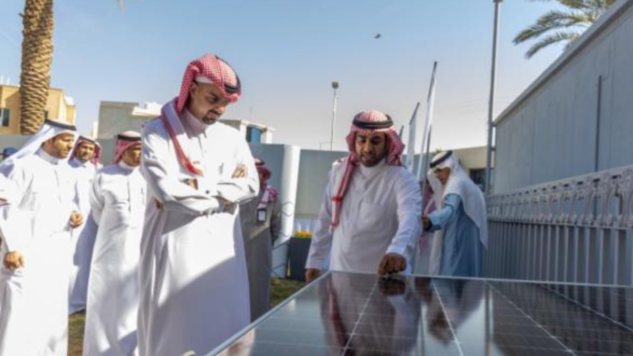 أمين الرياض: تدشين مبنى من مباني الأمانة للاستفادة من الطاقة الشمسية