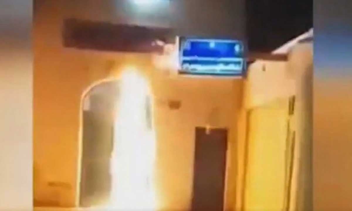 بالفيديو.. إلقاء قنابل مولوتوف على مقرات الحرس الثوري بطهران