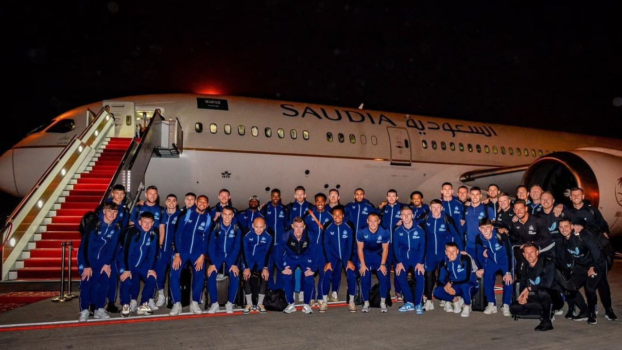 بعثة نيوكاسل تصل الرياض استعداداً لمواجهة الهلال على كأس موسم الدرعية