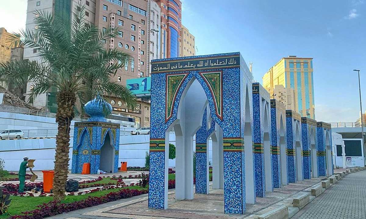 الرسم على الجداريات.. أشكال الفنون المختلفة تشق طريقها للعاصمة المقدسة