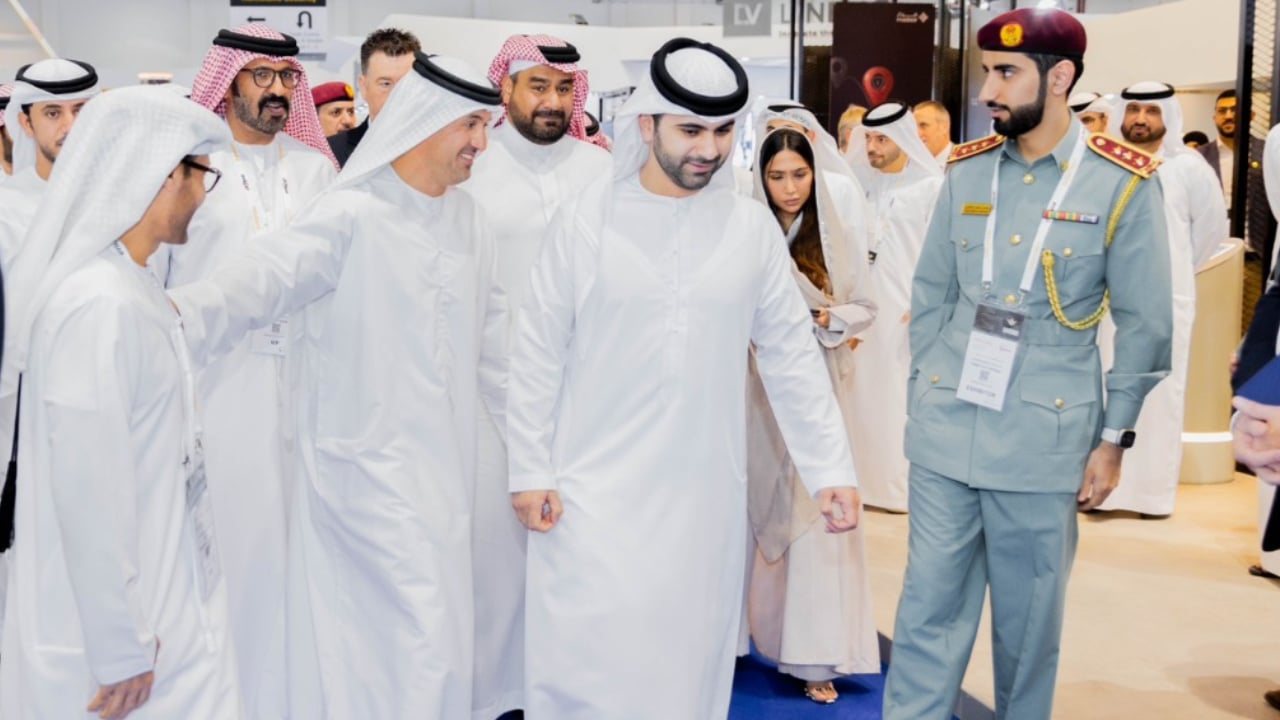 منصور بن محمد يفتتح معرض الأمن والسلامة "إنترسيك" 2023 ويزور منصة الشركة الوطنية للخدمات الأمنية "سيف" 