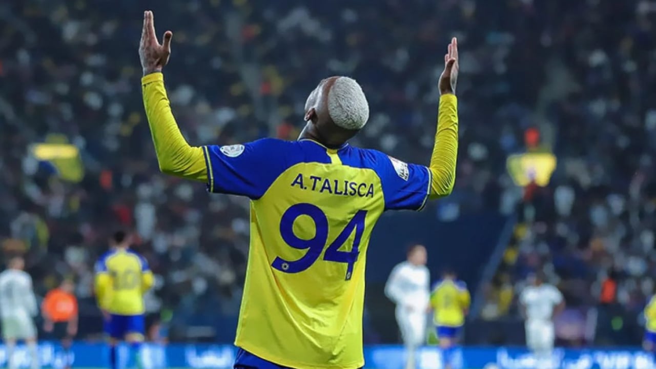 النصر يتقدم بهدف على الاتفاق في الشوط الأول