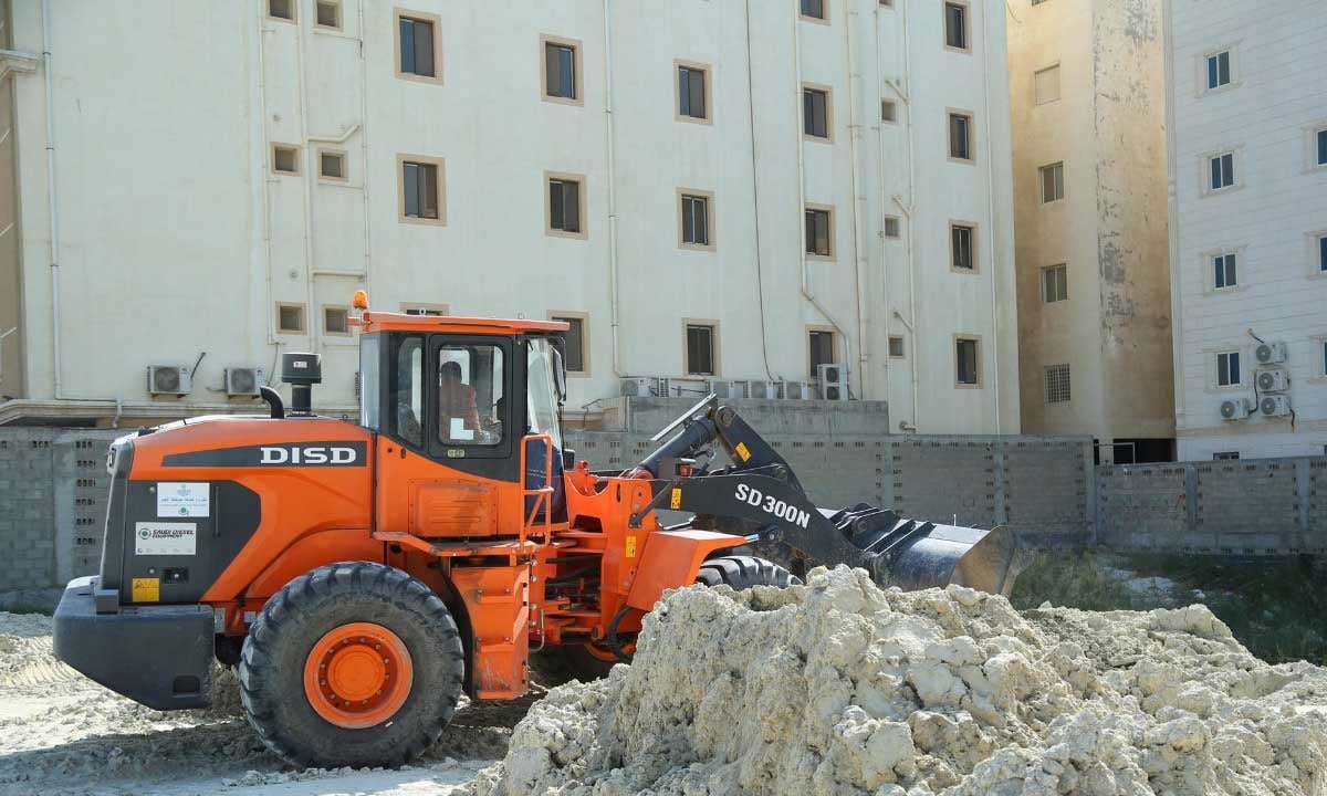 رفع 7000 متر مكعب من مخلفات البناء والهدم بمحافظة صامطة