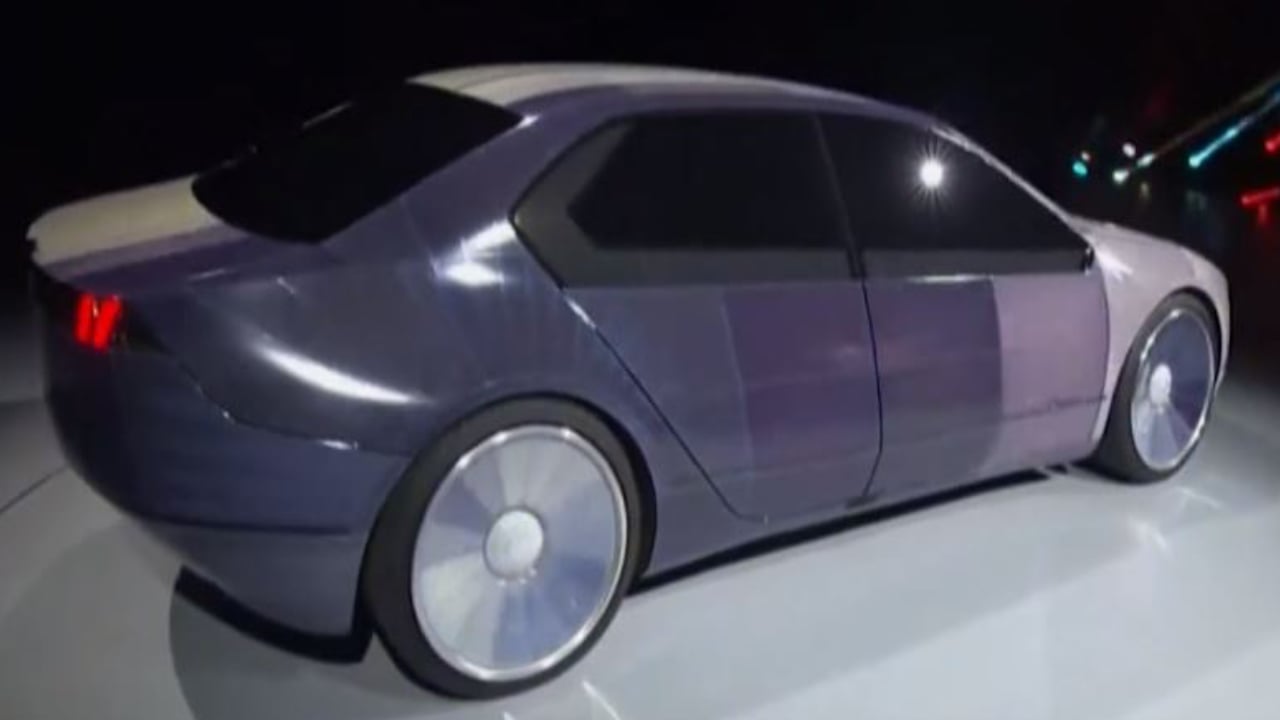 بالفيديو.. "BMW" تطرح سيارة جديدة تغير لونها بحسب الحالة المزاجية لقائدها 
