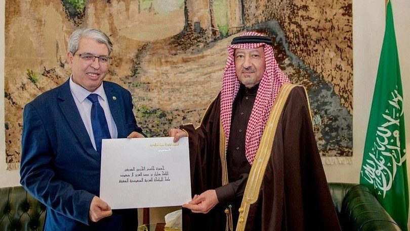 خادم الحرمين يتلقى رسالة خطية من الرئيس الجزائري 
