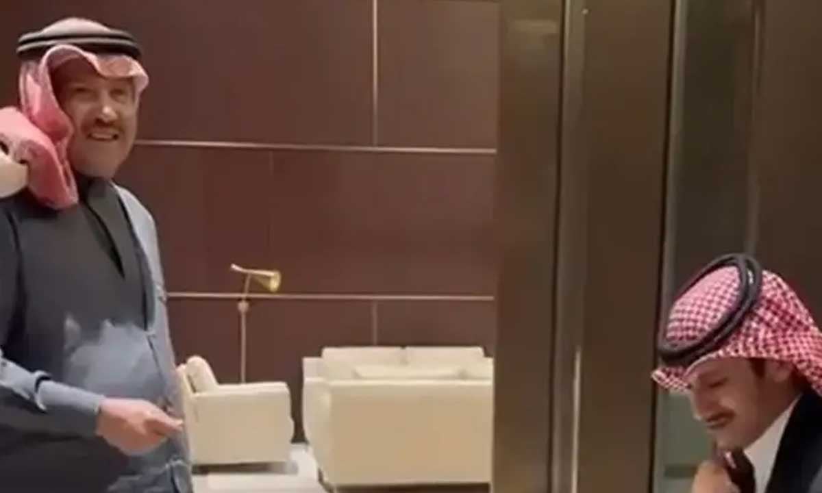 عازف عود استوقف محمد عبده في العلا يحكي كواليس الموقف الطريف مع فنان العرب 