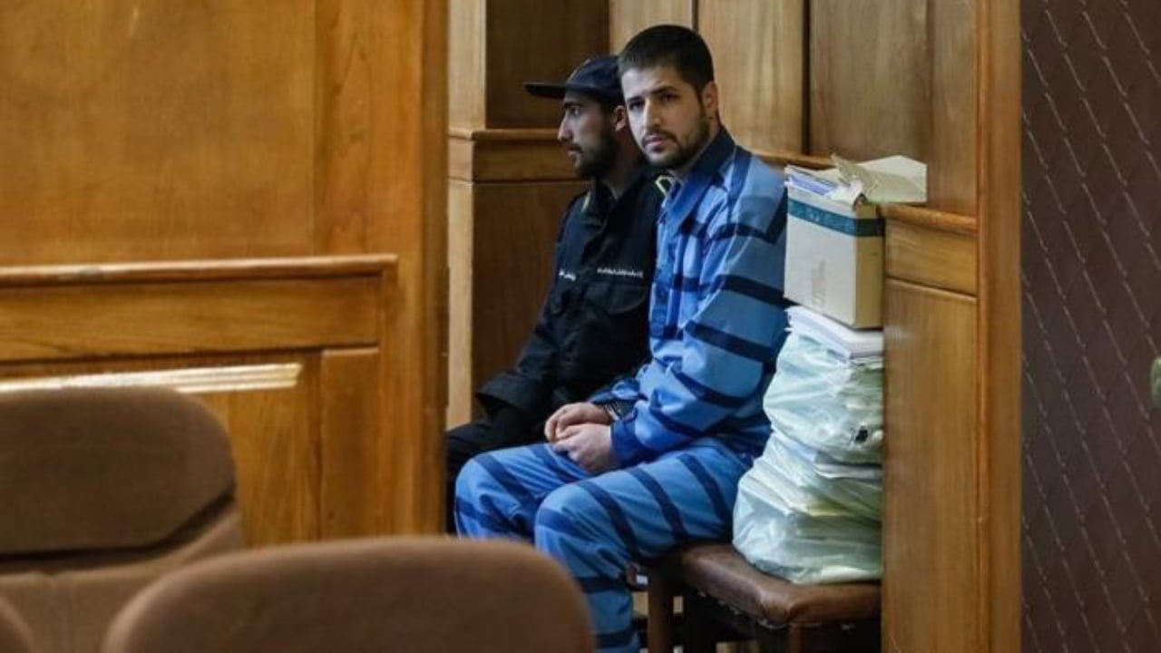 «اعترافات تحت التهديد والتعذيب».. ما قصة المتظاهر الإيراني محمد قبادلو؟