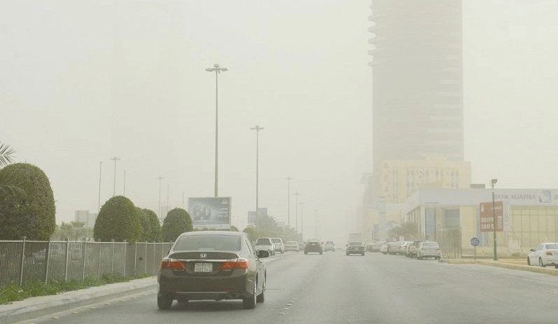 «الأرصاد» عن طقس السبت: رياح مثيرة للأتربة وسحب رعدية على عدة مناطق