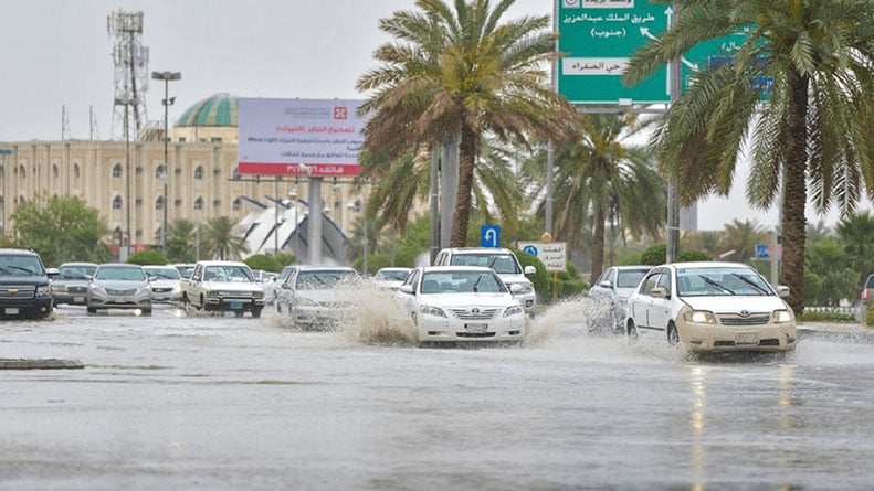 حالة الطقس الآن في السعودية.. أمطار بمختلف المناطق وتحذيرات للمدينة وتبوك