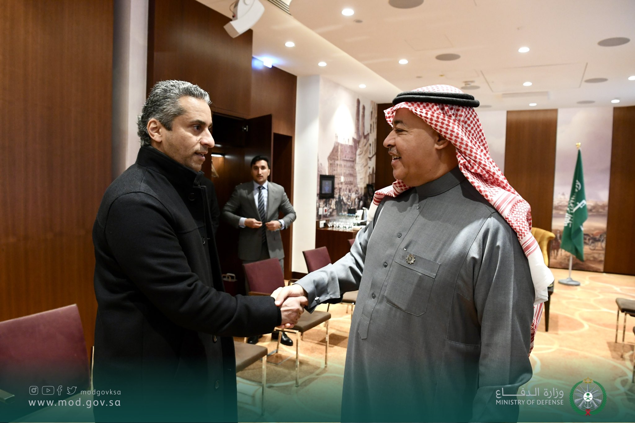 مساعد وزير الدفاع يطمأن على صحة أفراد القوات المسلحة في ألمانيا