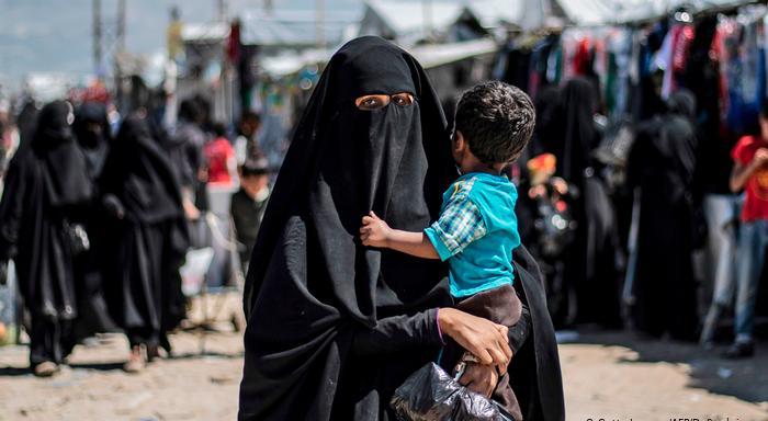 الدنمارك تسجن داعشية وتجردها من الجنسية
